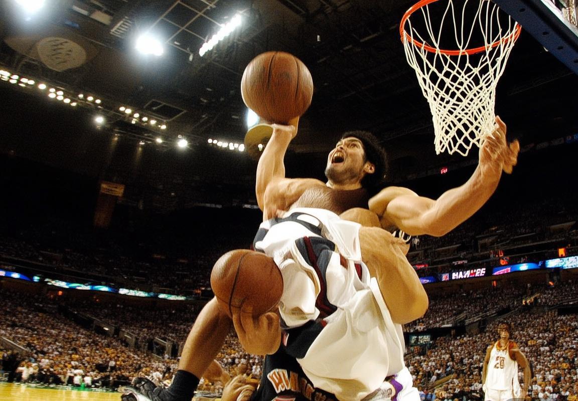 2007年NBA季后赛：姚麦对安东尼火花对决，火箭掘金巅峰对决回顾(图4)