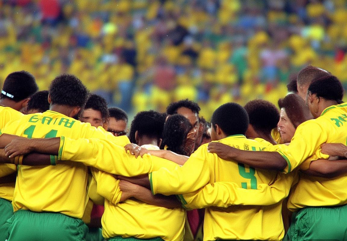 2004巴西爱尔兰友谊赛：足球盛宴与文化交融(图2)